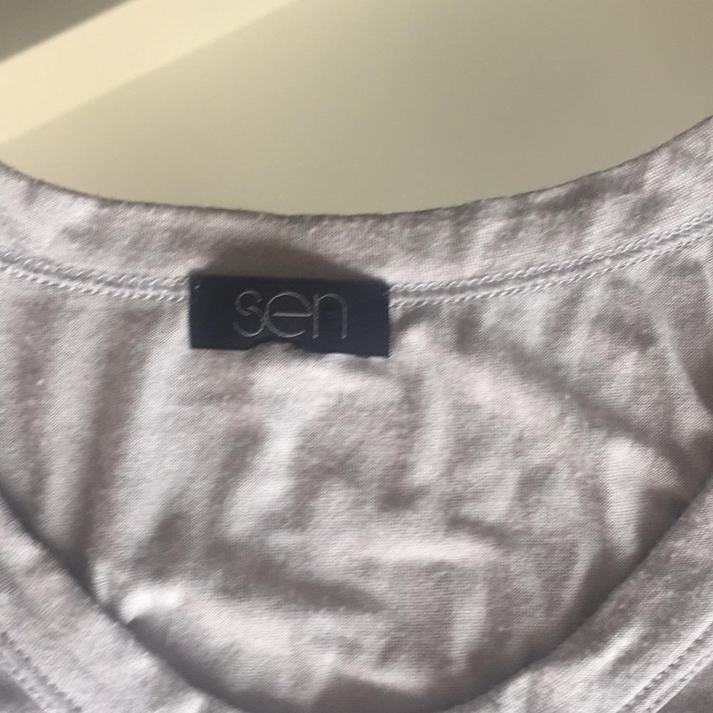 Tank top - Picture 2 of 3